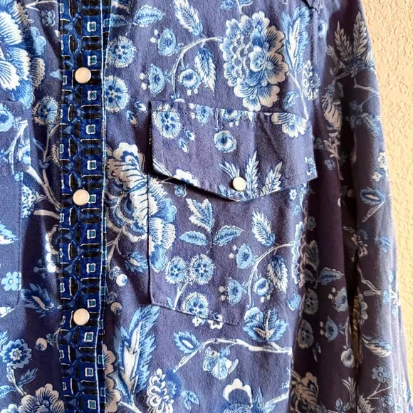 SUNDANCE Floral Snap Shirt Women's Petite Sz Medium Blue Floral Long Sleeve Boho - Picture 3 of 8